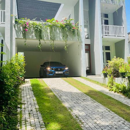 Oesis - Stylish Villa Steps From Historic Galle Fort ภายนอก รูปภาพ