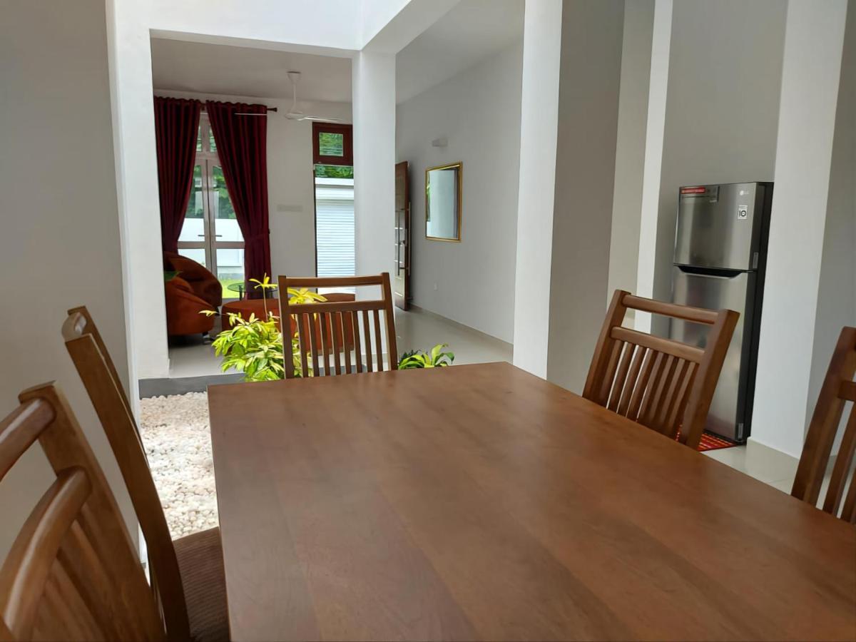 Oesis - Stylish Villa Steps From Historic Galle Fort ภายนอก รูปภาพ